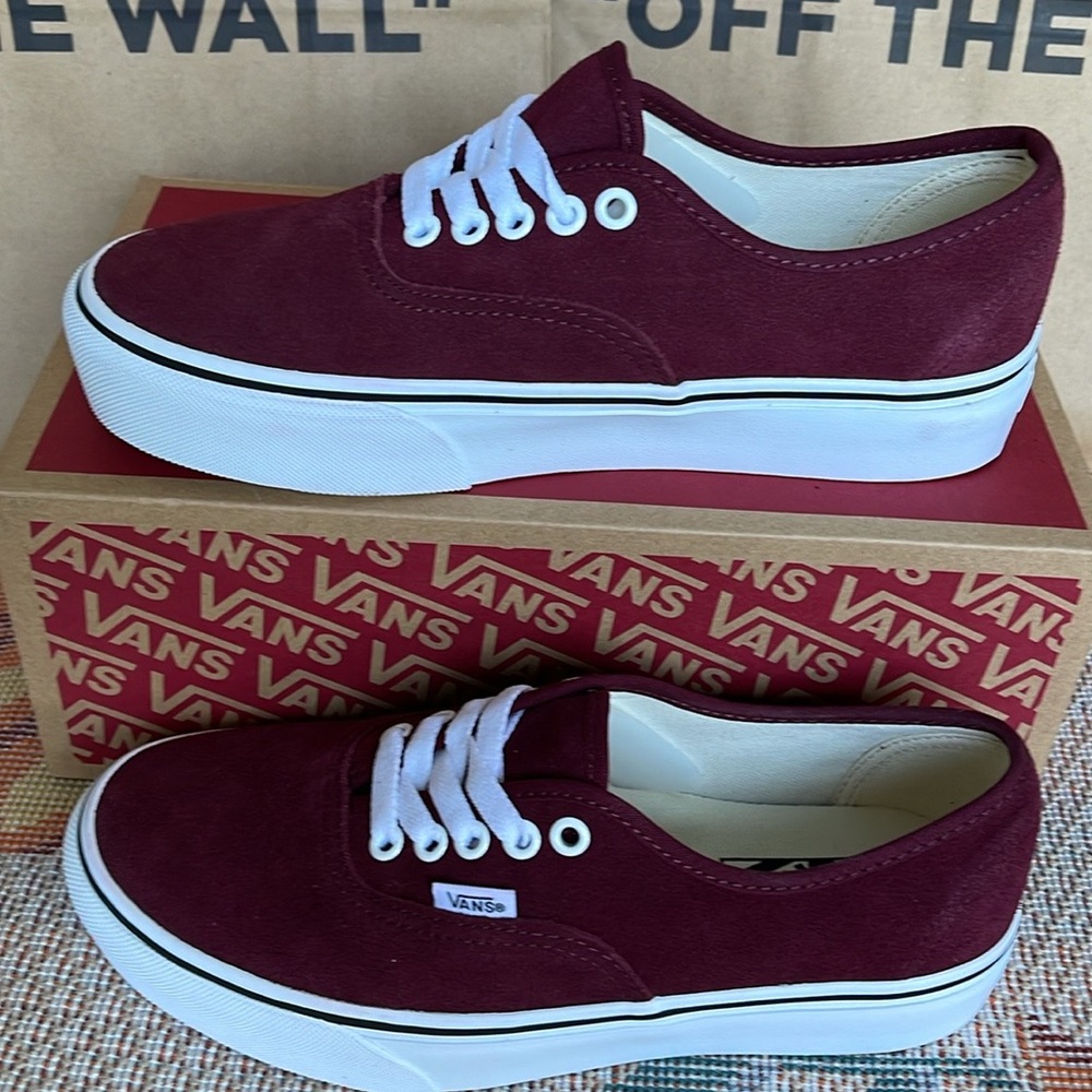 Vans WMNS Authentic Platfor
(Suede) Port Royale/True
VN0ARAVRJNR Platforms - Picture 2 of 16